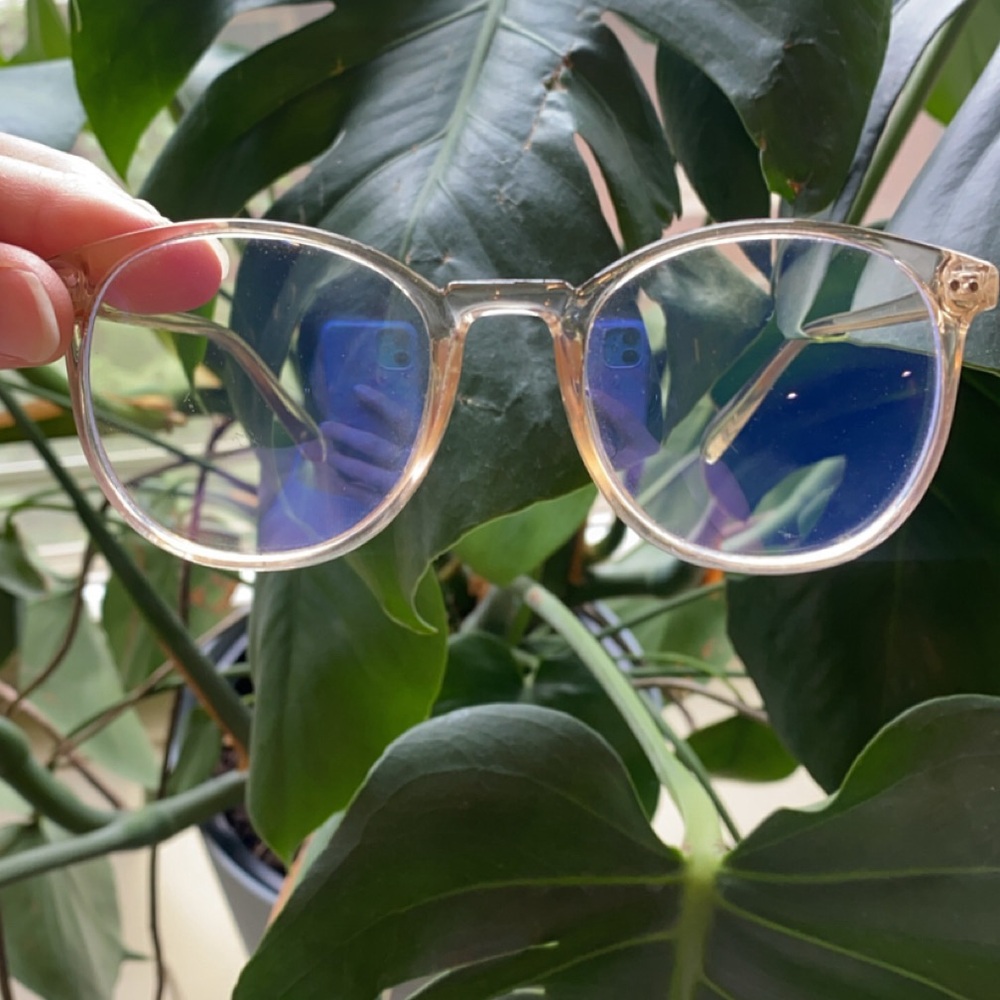 BLUE-LIGHT BLOCKING GLASSES